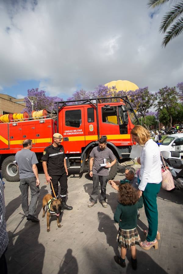 Jornada de convivencia entre las Fuerzas Armadas y niños ingresados en el Hospital Virgen del Rocío de Sevilla