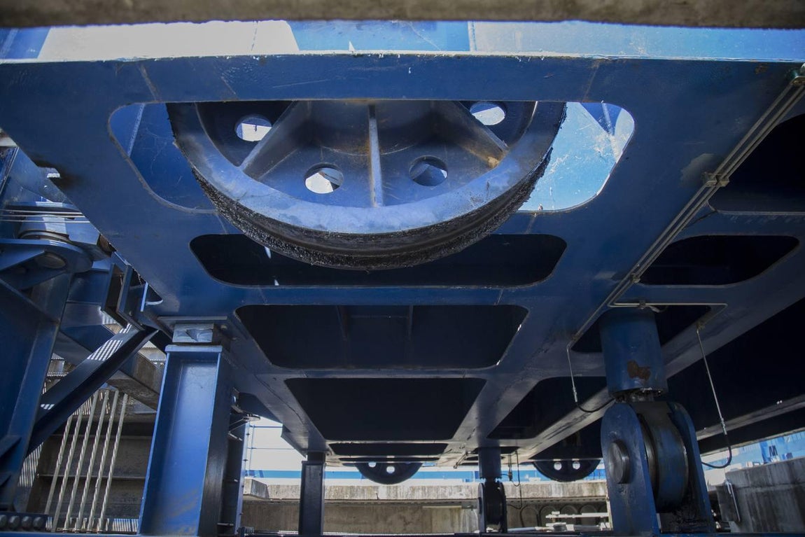 En las tripas de la gran esclusa del Guadalquivir