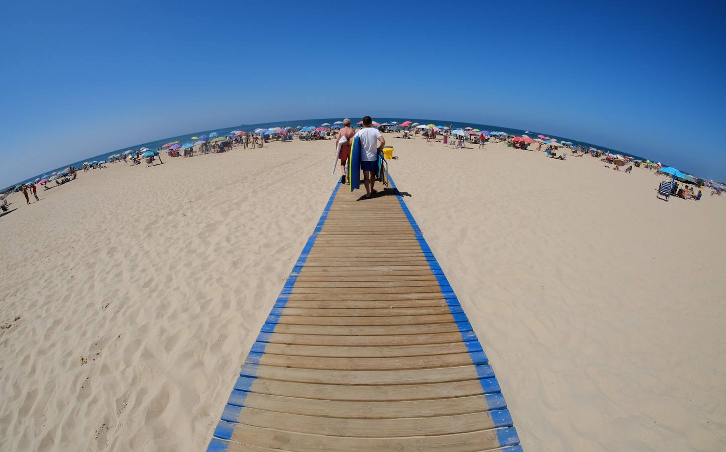 Las mejores imágenes de un día de playa en Rota