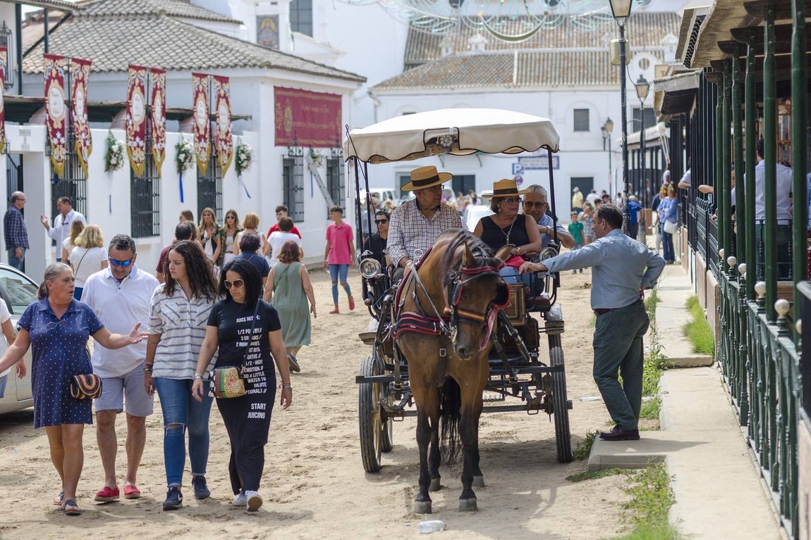 Así se vive en el Rocío el ambiente previo a la salida de &#039;La Pastora&#039;