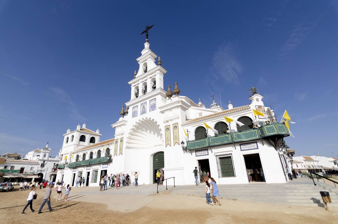 Así se vive en el Rocío el ambiente previo a la salida de &#039;La Pastora&#039;