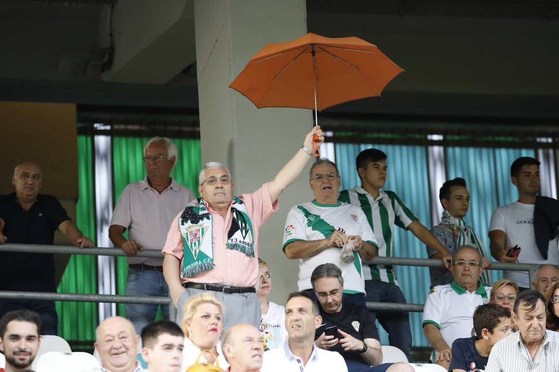 La grada de Córdoba-Alcorcón, en imágenes