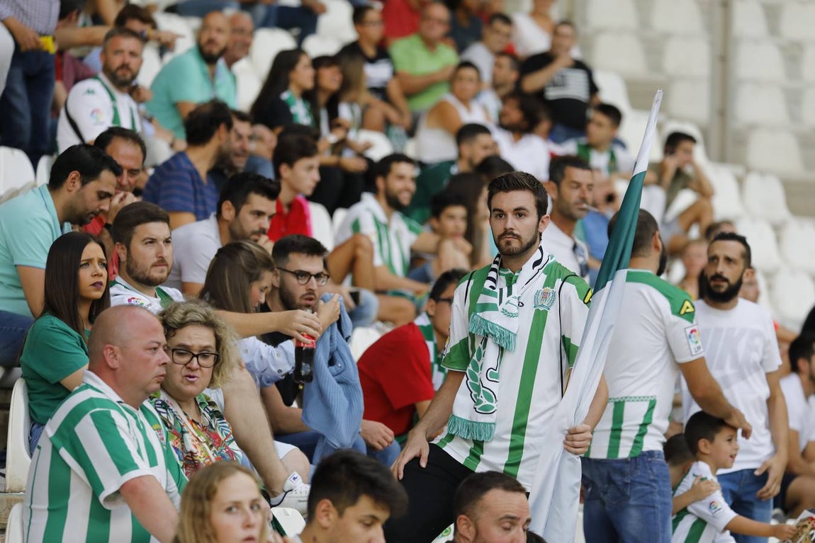 La grada de Córdoba-Alcorcón, en imágenes