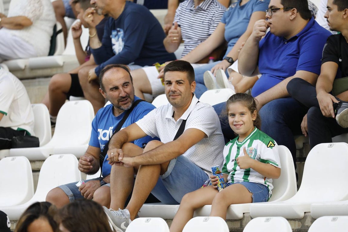 La grada de Córdoba-Alcorcón, en imágenes