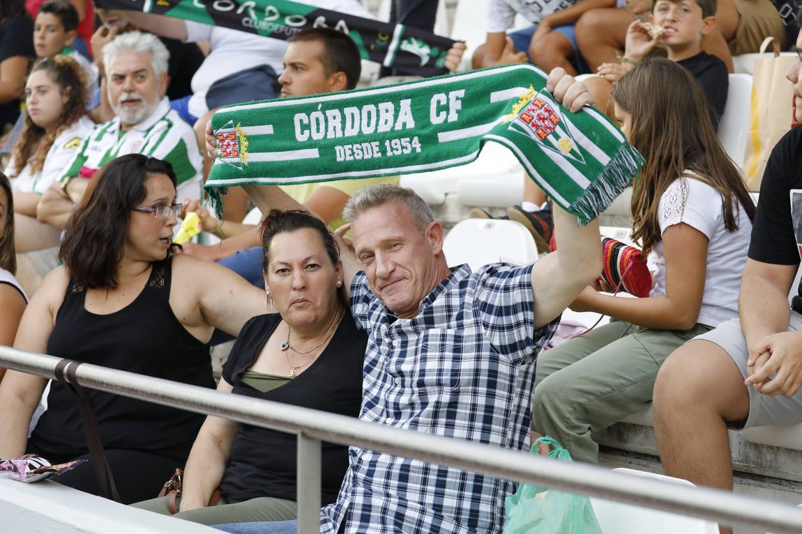 La grada de Córdoba-Alcorcón, en imágenes