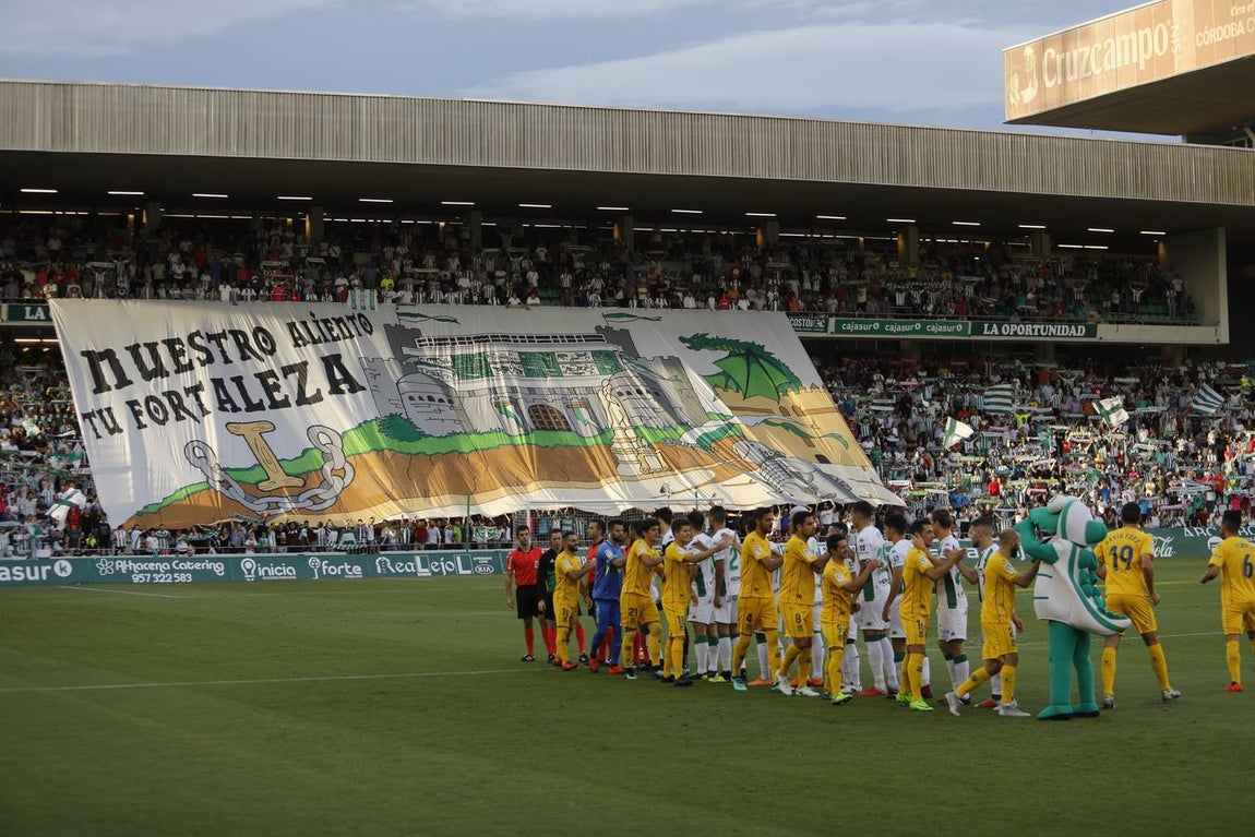 La grada de Córdoba-Alcorcón, en imágenes