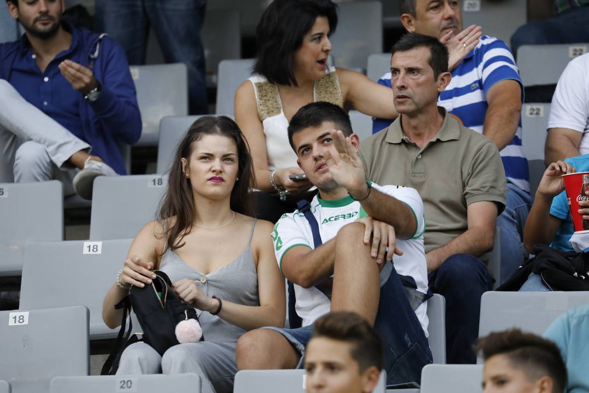 La grada de Córdoba-Alcorcón, en imágenes