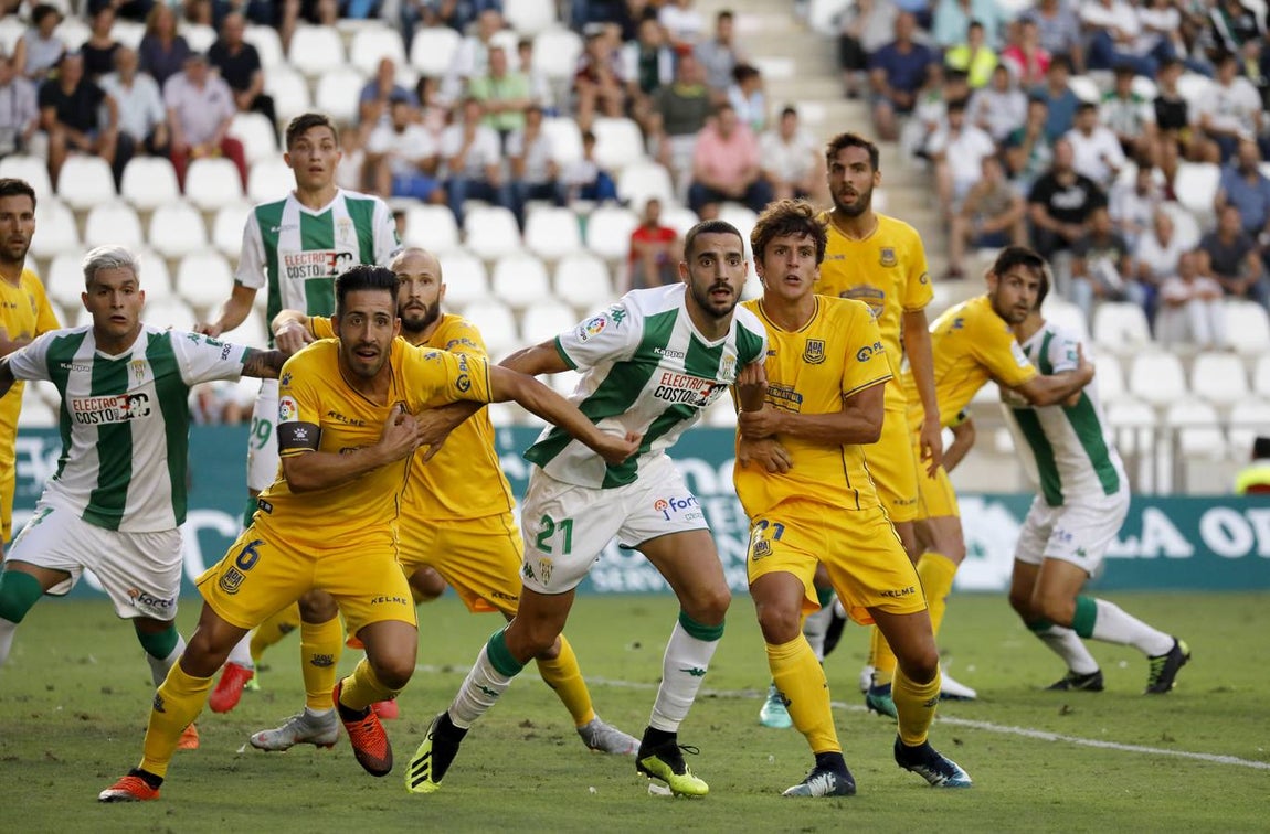 Las mejores jugadas del Córdoba-Alcorcón, en imágenes