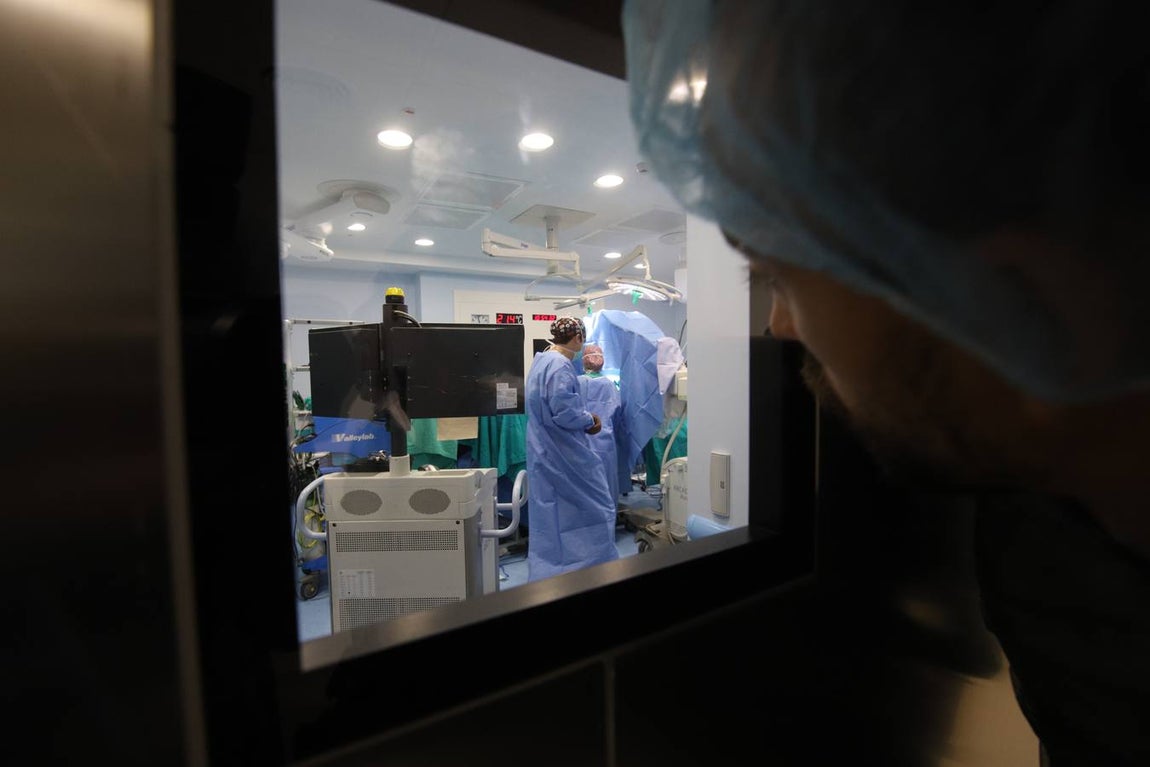 El nuevo robot Da Vinci para intervenciones quirúrgicas, en imágenes