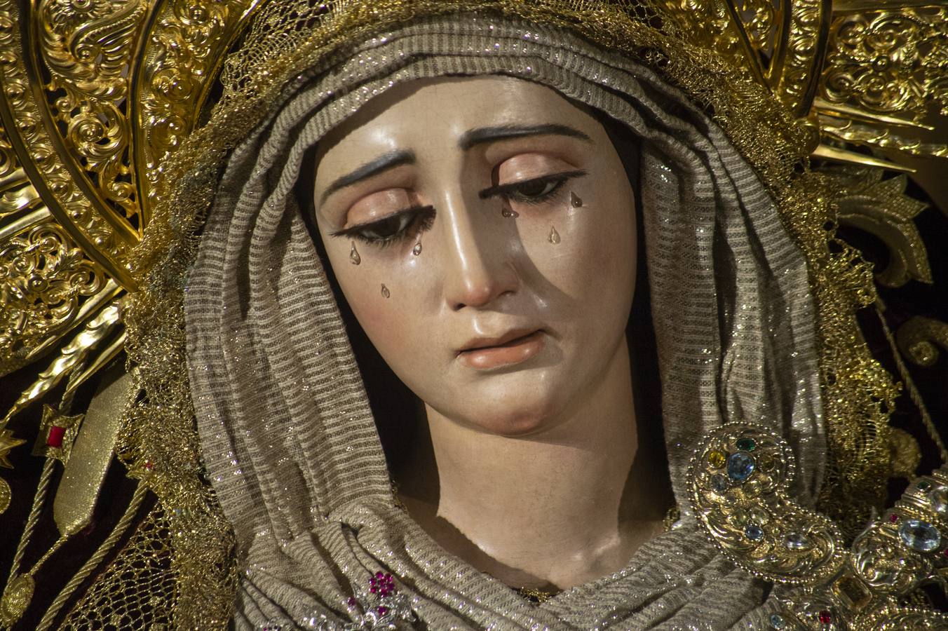 Galería del besamanos extraordinario de la Virgen de la Victoria de las Cigarreras
