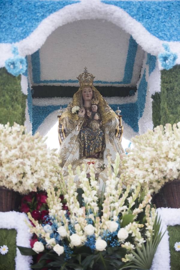 Multitudinaria celebración en Dos Hermanas de la Virgen de Valme