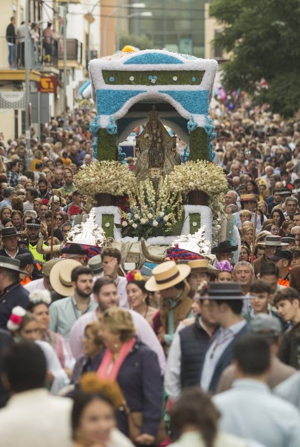 Multitudinaria celebración en Dos Hermanas de la Virgen de Valme