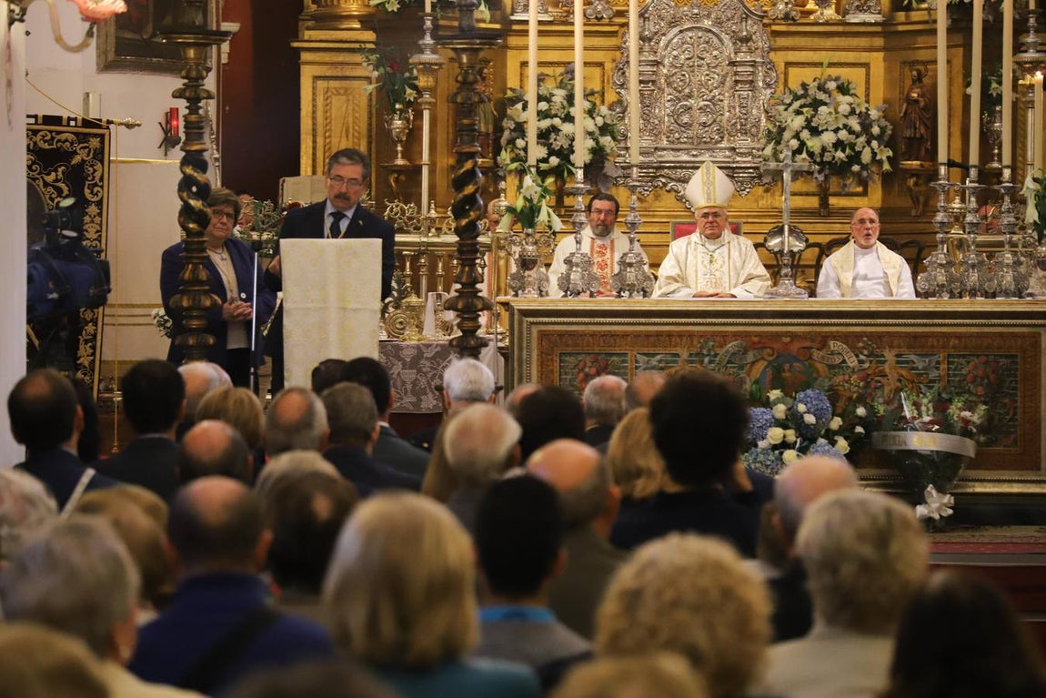 La misa del obispo de Córdoba ante San Rafael, en imágenes