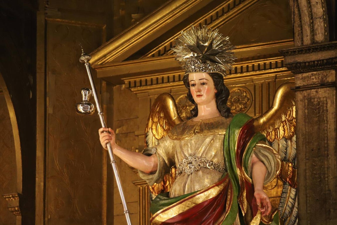 La misa del obispo de Córdoba ante San Rafael, en imágenes