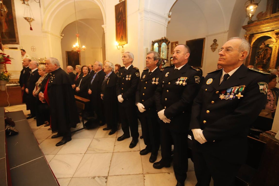 La misa del obispo de Córdoba ante San Rafael, en imágenes