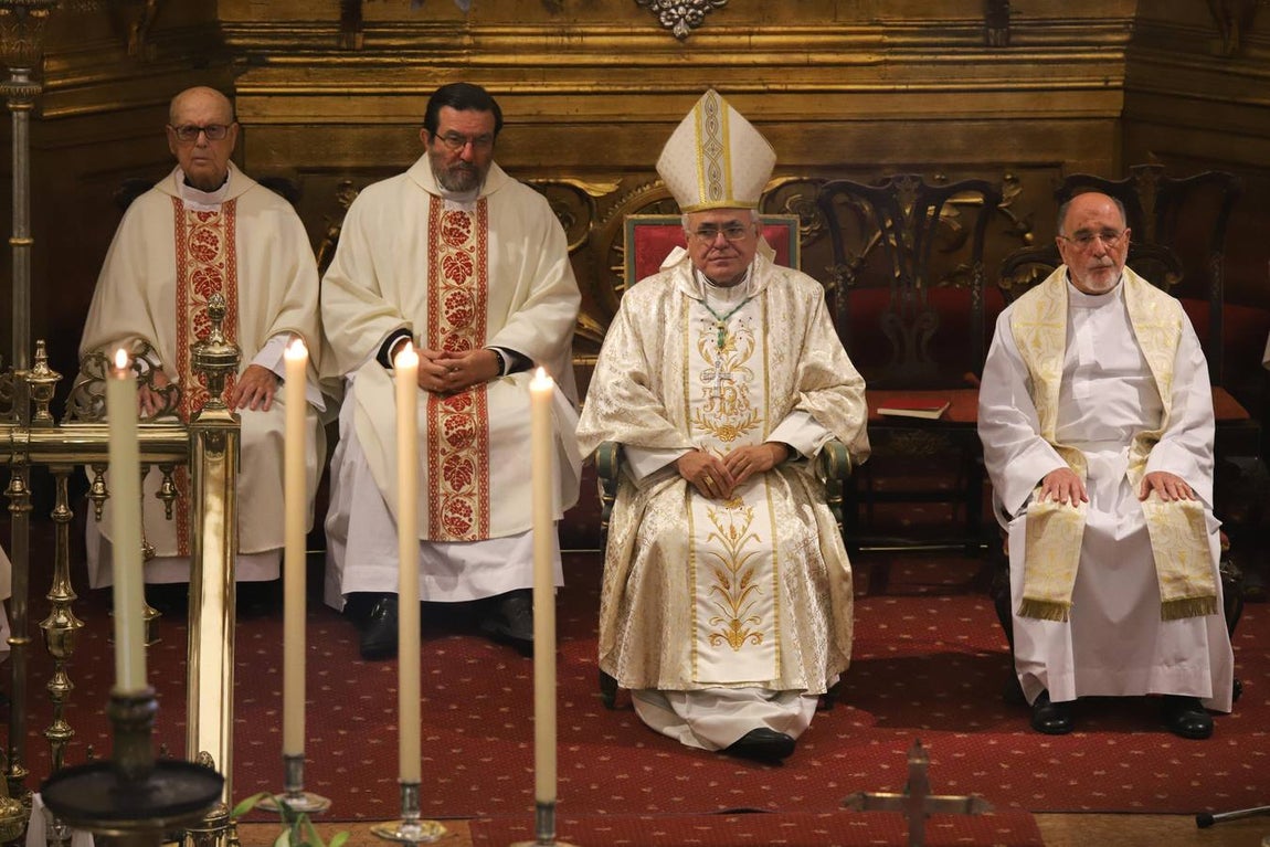 La misa del obispo de Córdoba ante San Rafael, en imágenes