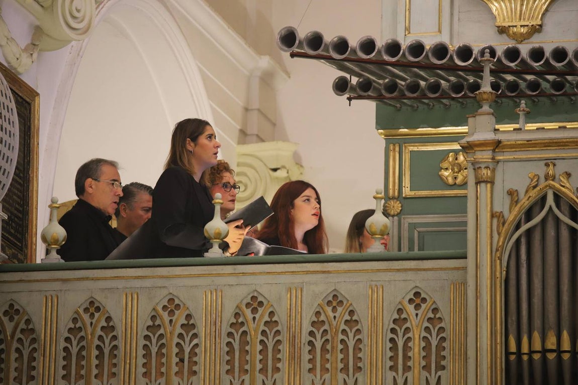 La misa del obispo de Córdoba ante San Rafael, en imágenes