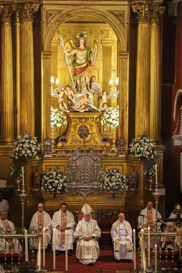 La misa del obispo de Córdoba ante San Rafael, en imágenes