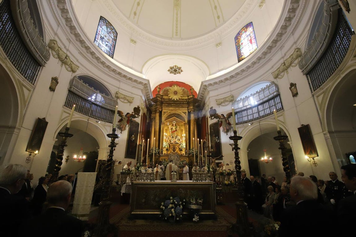 La misa del obispo de Córdoba ante San Rafael, en imágenes