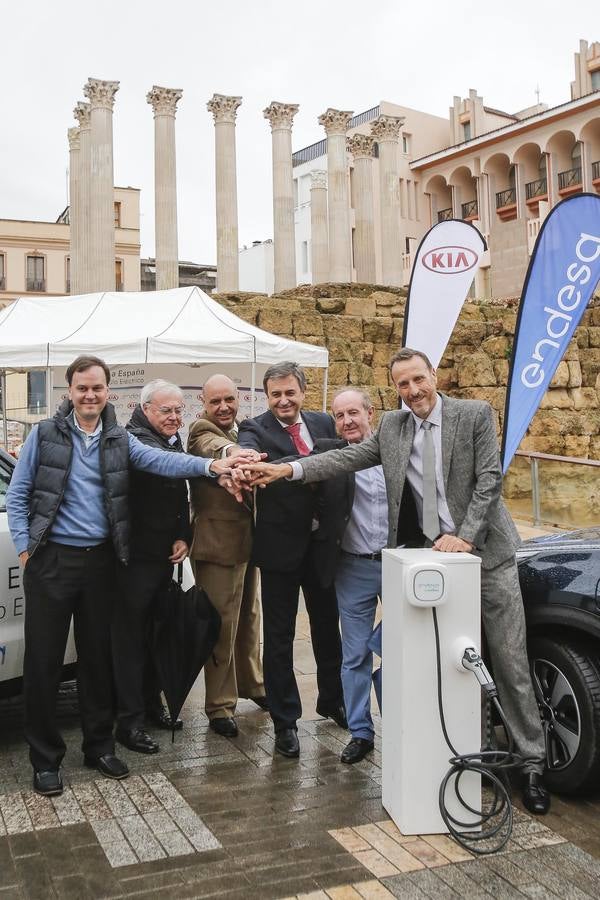 La ruta del coche eléctrico de Endesa llega a Córdoba, en imágenes