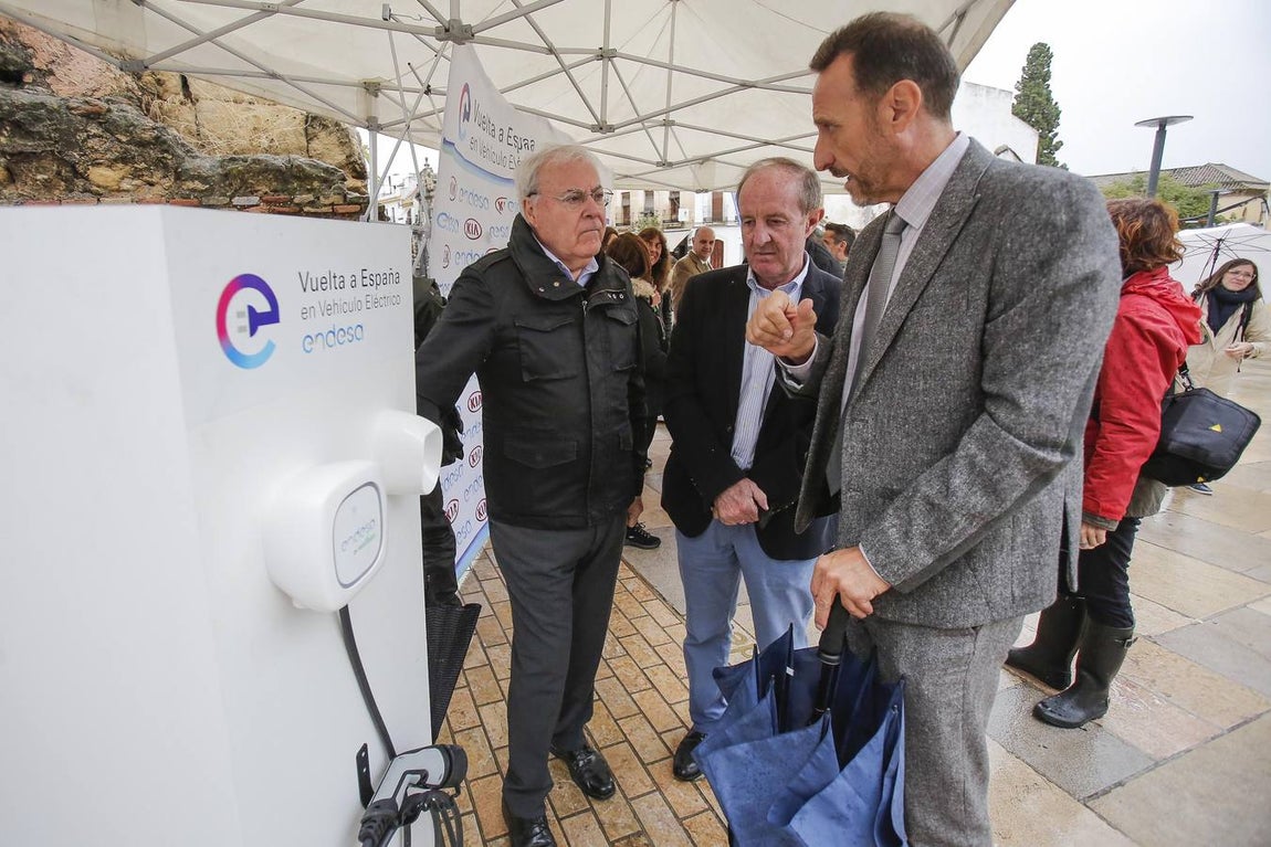 La ruta del coche eléctrico de Endesa llega a Córdoba, en imágenes