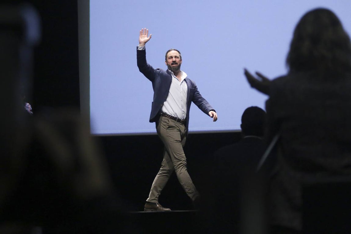 VOX reúne a casi 3.000 sevillanos en su mitin de Fibes