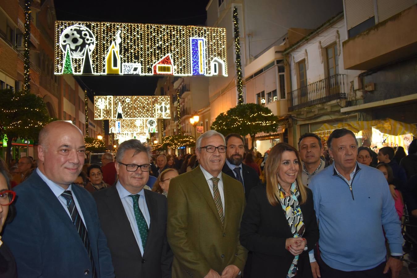 La iluminación navideña de Puente Genil, en imágenes