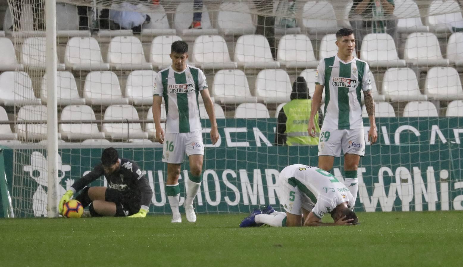 La derrota del Córdoba CF ante el Cádiz (1-3), en imágenes