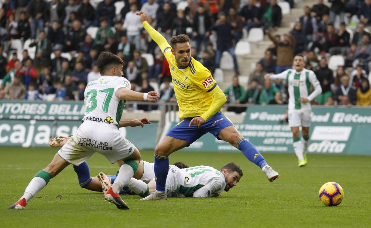 La derrota del Córdoba CF ante el Cádiz (1-3), en imágenes