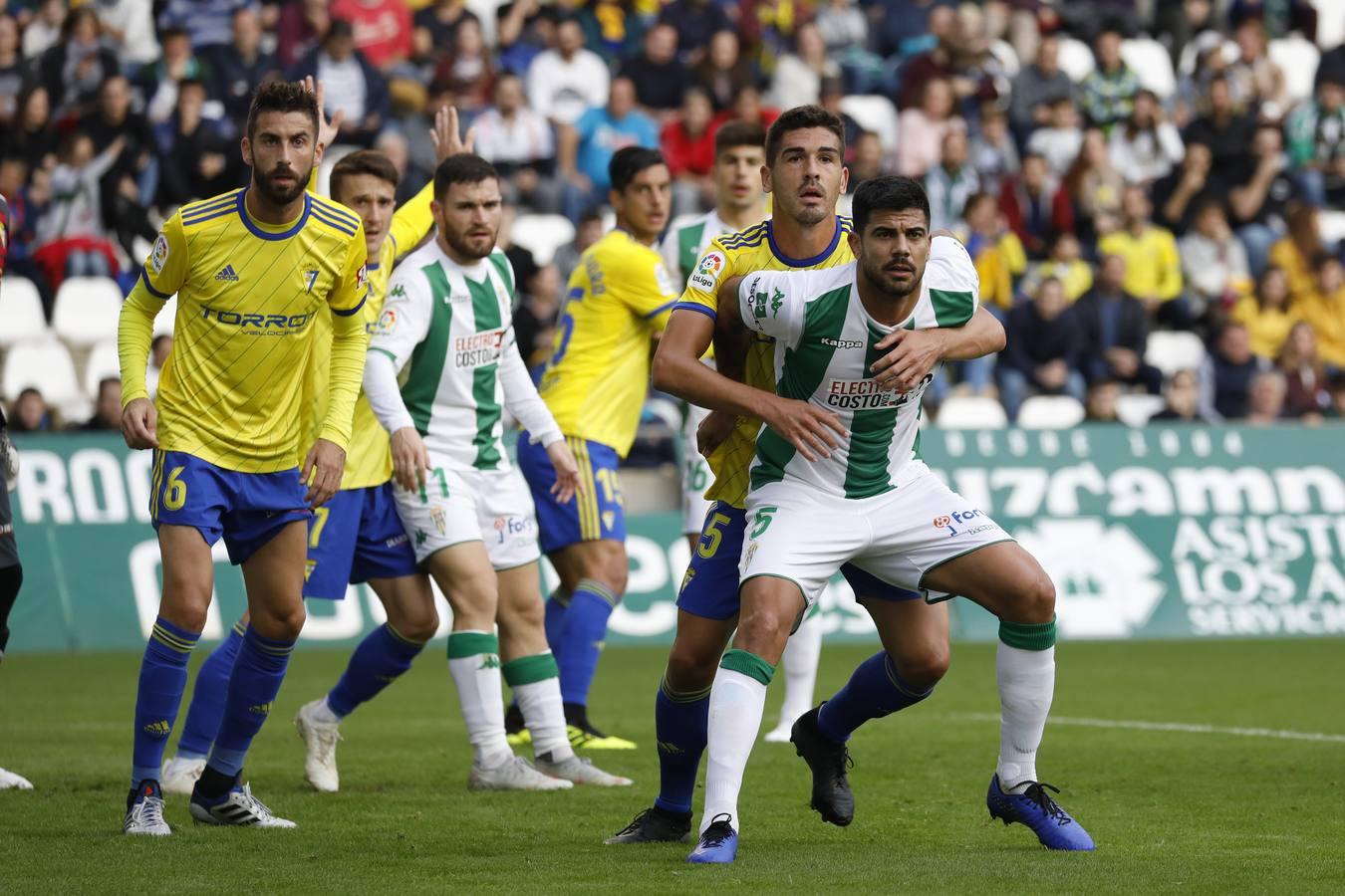 La derrota del Córdoba CF ante el Cádiz (1-3), en imágenes
