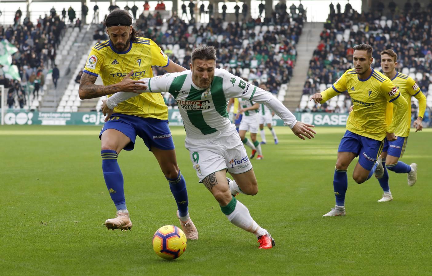 La derrota del Córdoba CF ante el Cádiz (1-3), en imágenes
