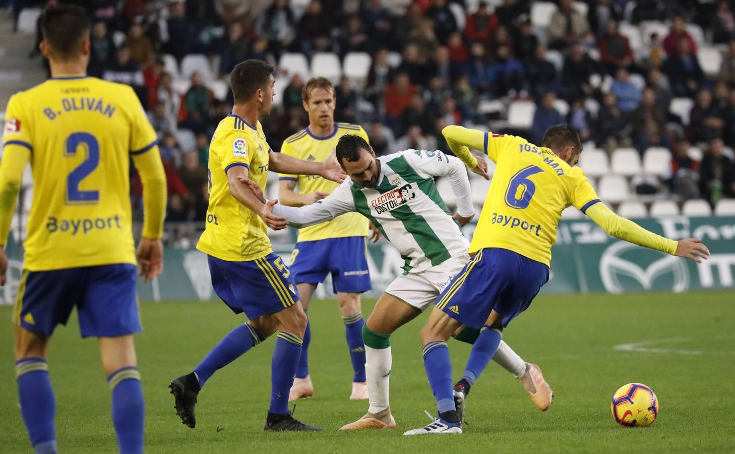 La derrota del Córdoba CF ante el Cádiz (1-3), en imágenes