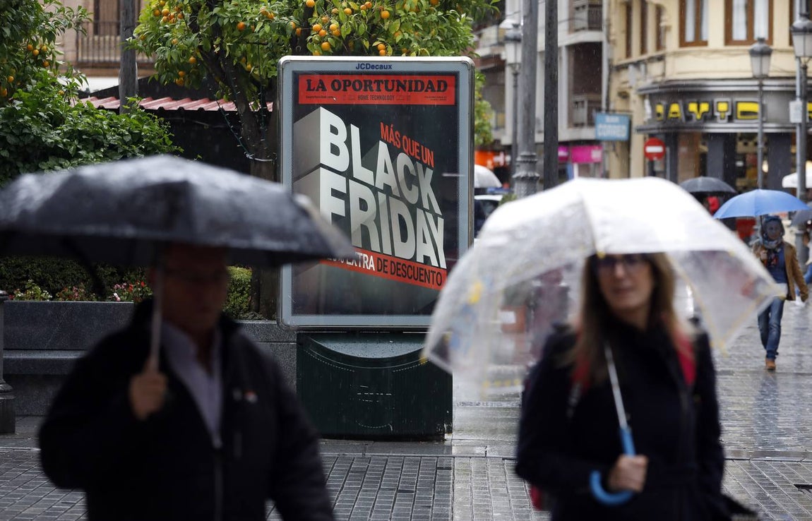 En imágenes, los preparativos en Córdoba para el «Black Friday»