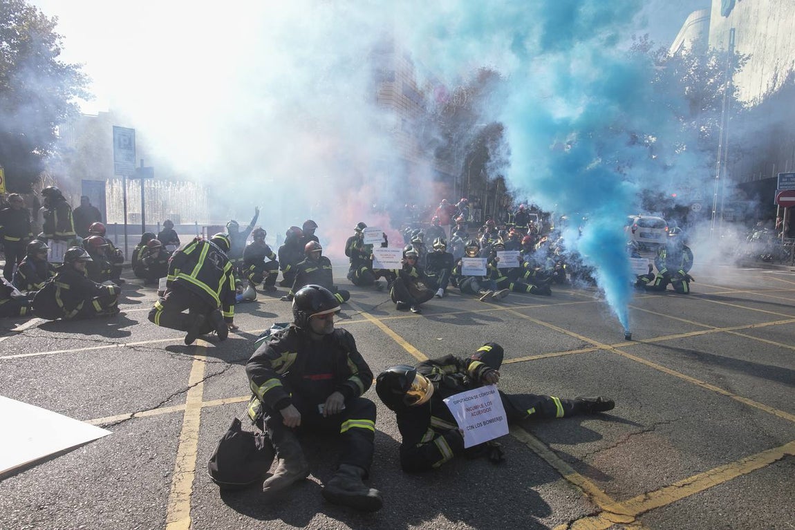 La protesta de los bomberos del Consorcio de Córdoba, en imágenes