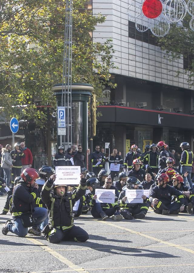 La protesta de los bomberos del Consorcio de Córdoba, en imágenes