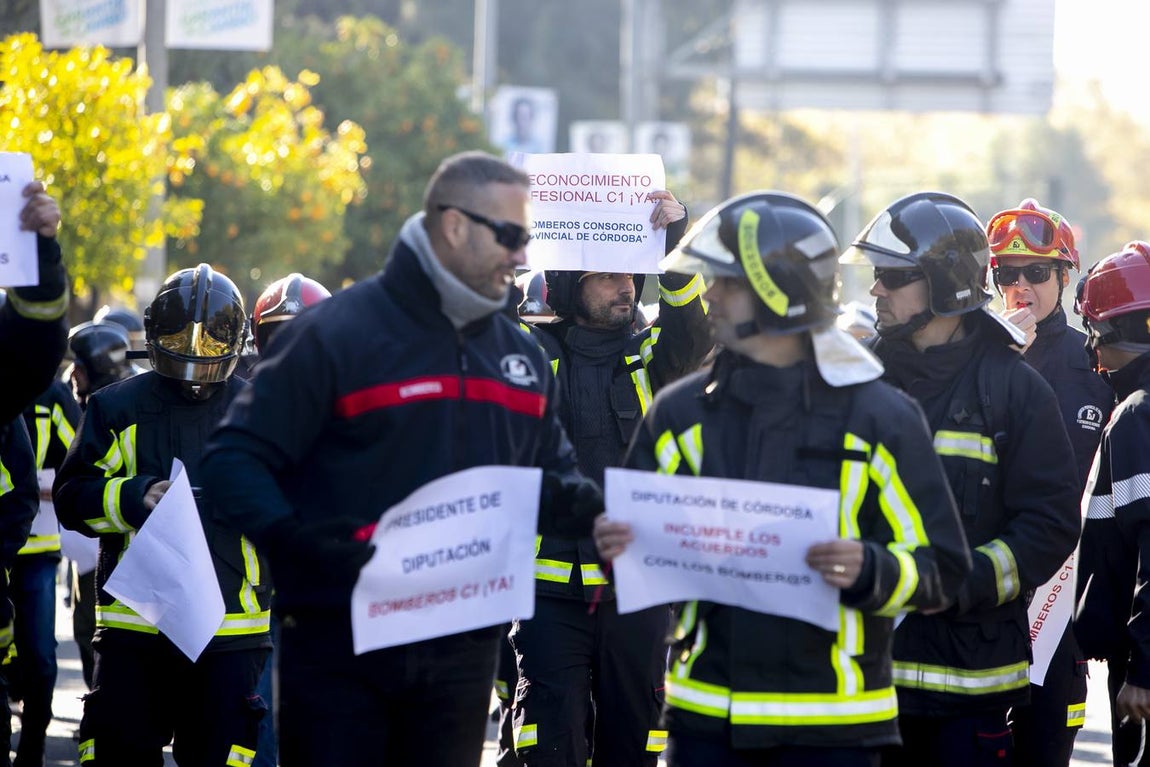 La protesta de los bomberos del Consorcio de Córdoba, en imágenes