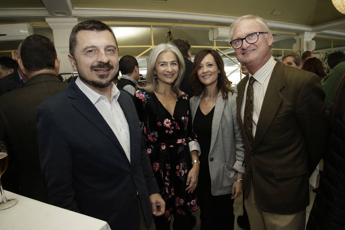 En imágenes, el PP andaluz celebra con los medios la Navidad... y el nuevo panorama político