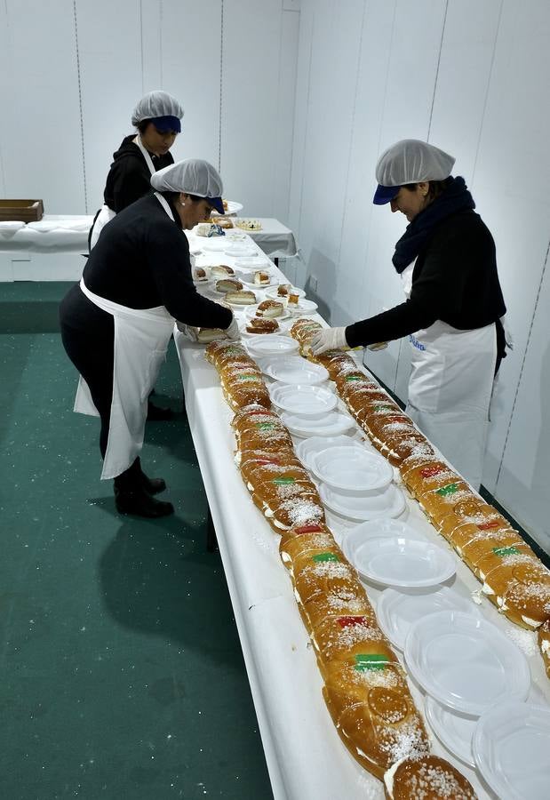 En imágenes, el roscón solidario de Andex en la Diputación