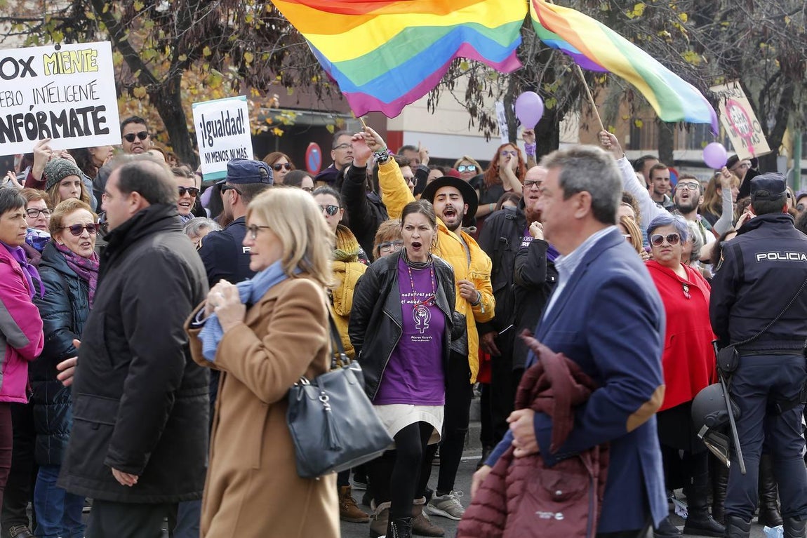 Protestas feministas frente al Parlamento andaluz