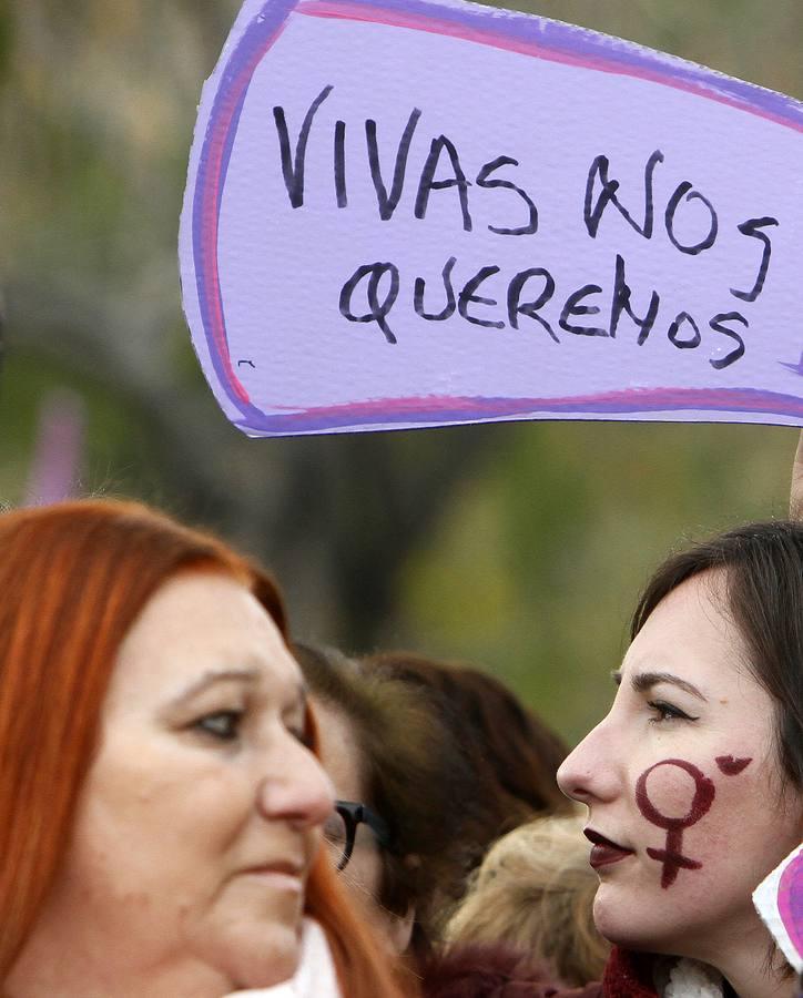 Protestas feministas frente al Parlamento andaluz