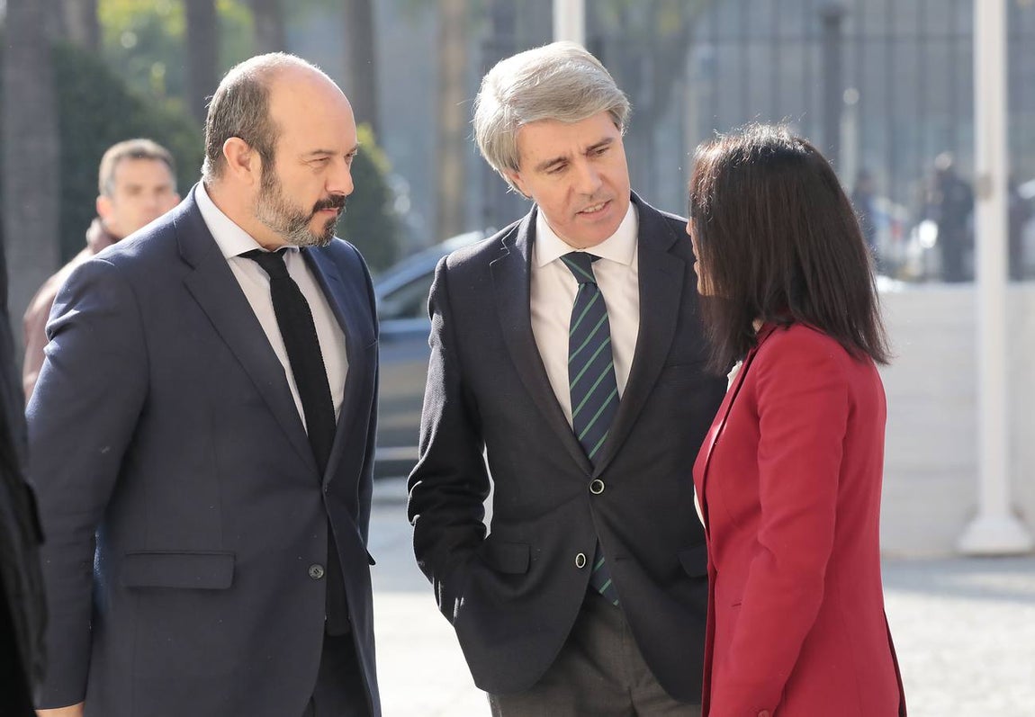 La toma de posesión de Moreno como presidente de la Junta, en imágenes