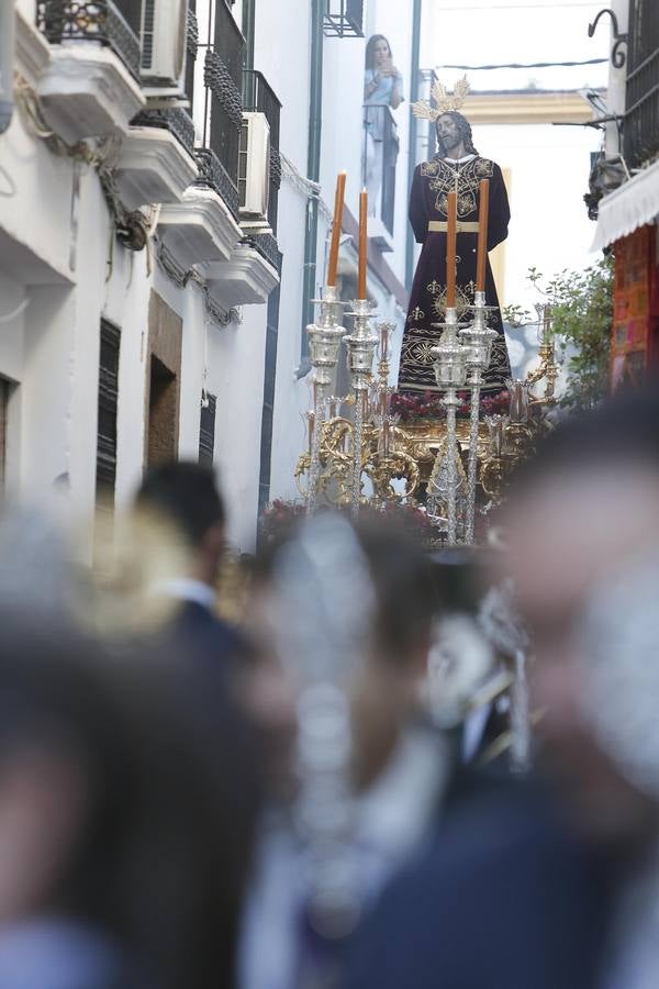 El Vía Crucis de las cofradías de Córdoba con el Señor del Perdón, en imágenes