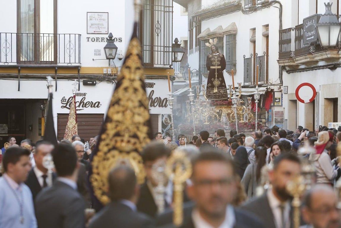 El Vía Crucis de las cofradías de Córdoba con el Señor del Perdón, en imágenes