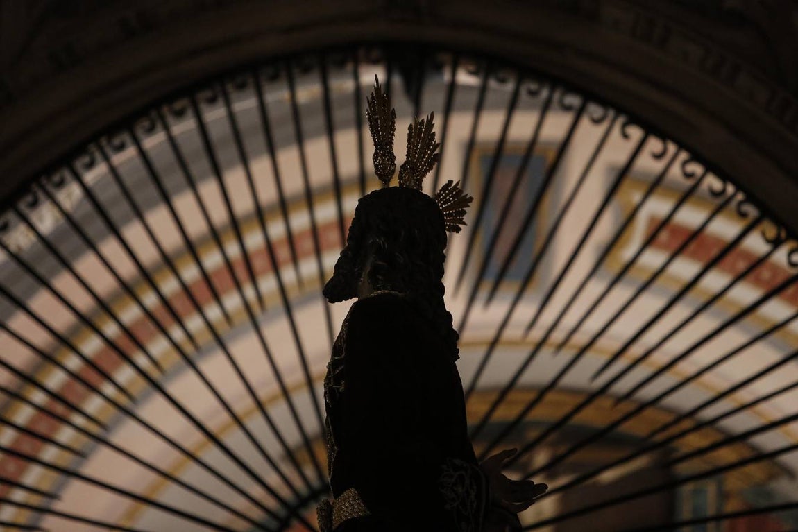 El Vía Crucis de las cofradías de Córdoba con el Señor del Perdón, en imágenes