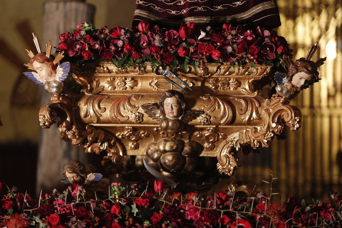 El Vía Crucis de las cofradías de Córdoba con el Señor del Perdón, en imágenes