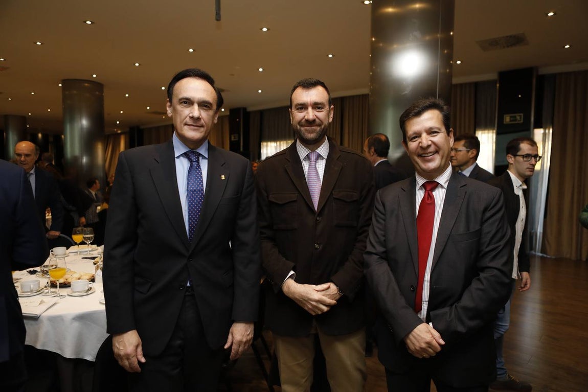 La charla del presidente de Abbott Laboratories España en Córdoba, en imágenes