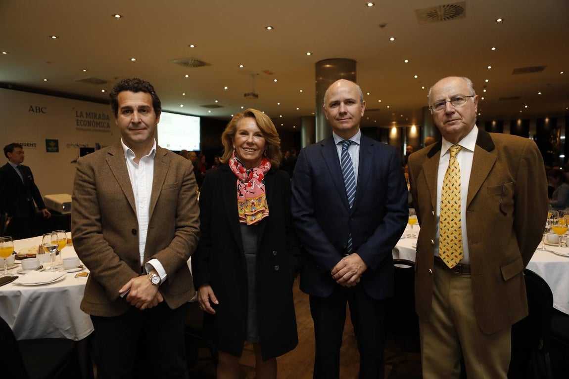 La charla del presidente de Abbott Laboratories España en Córdoba, en imágenes