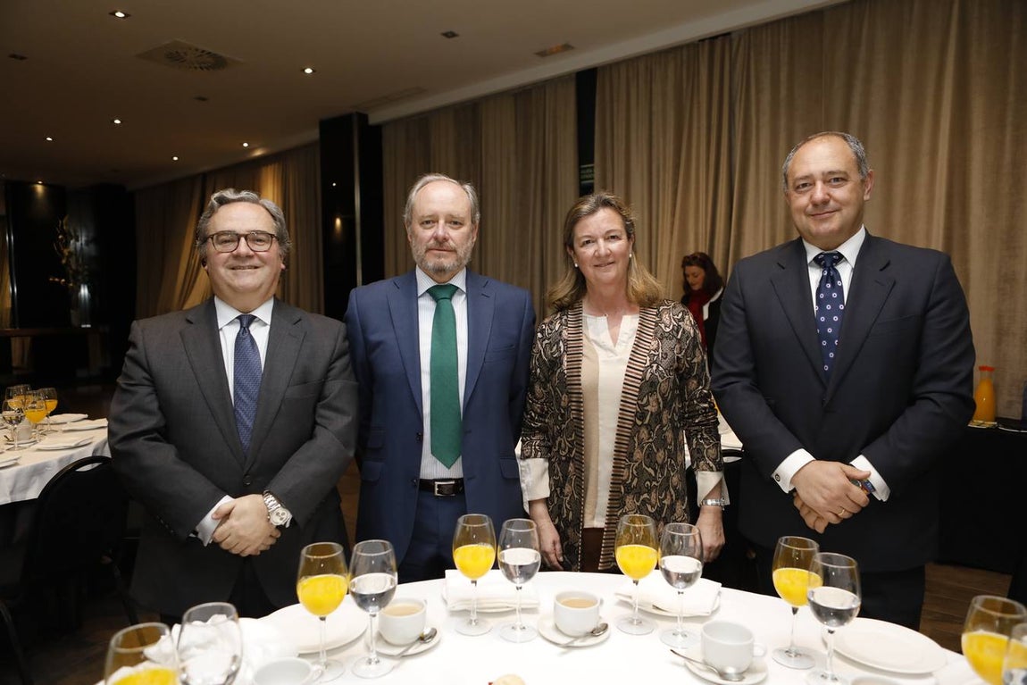 La charla del presidente de Abbott Laboratories España en Córdoba, en imágenes