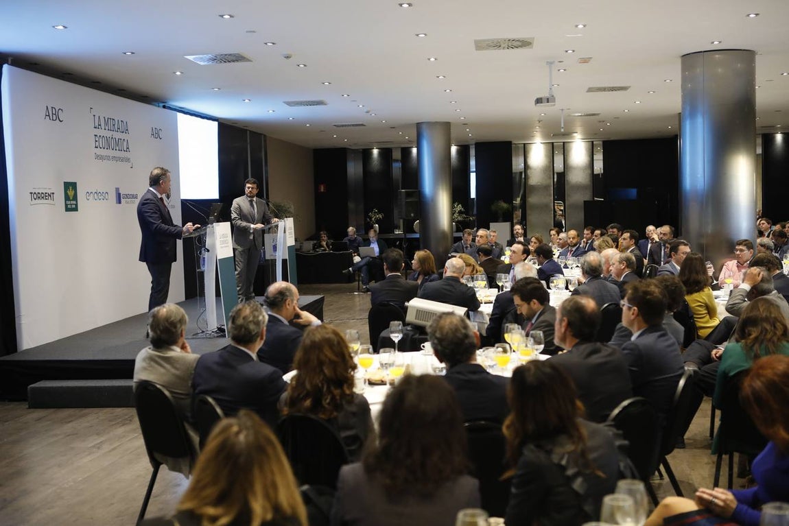 La charla del presidente de Abbott Laboratories España en Córdoba, en imágenes