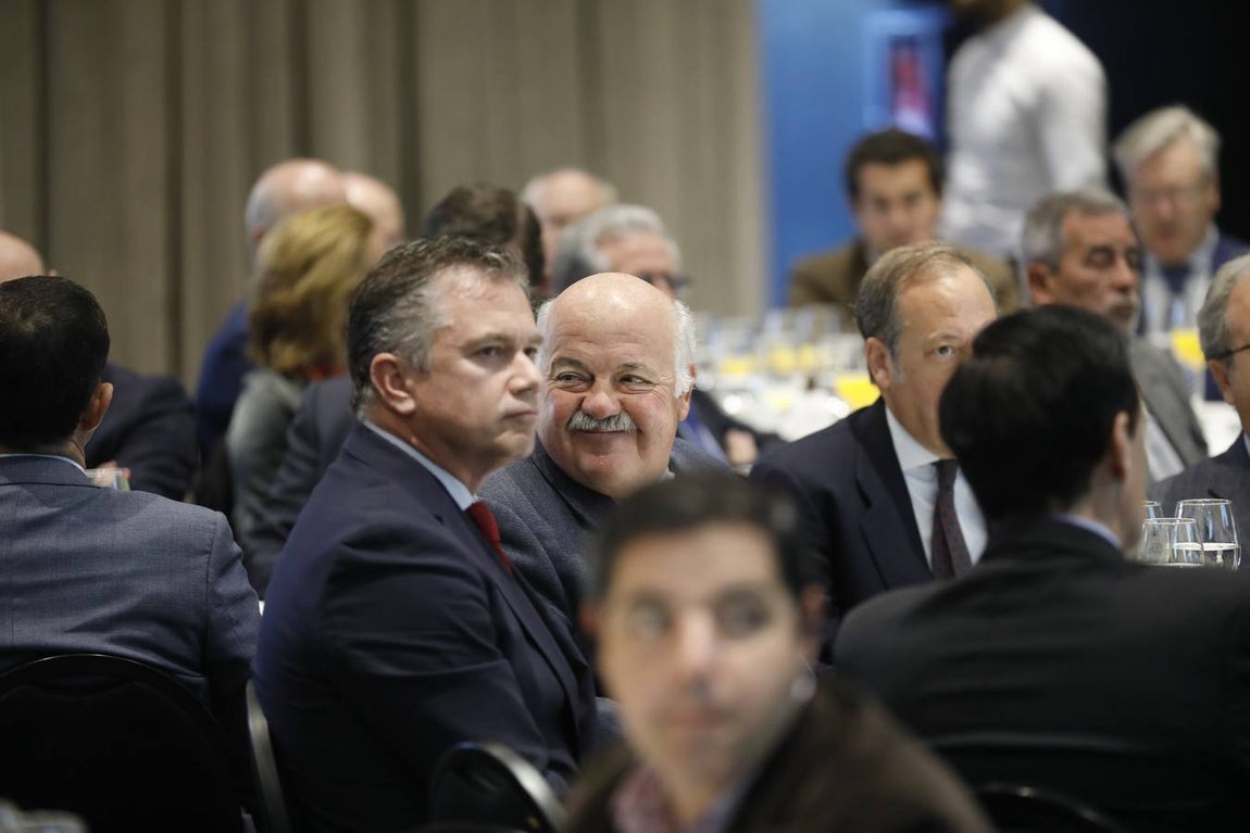 La charla del presidente de Abbott Laboratories España en Córdoba, en imágenes